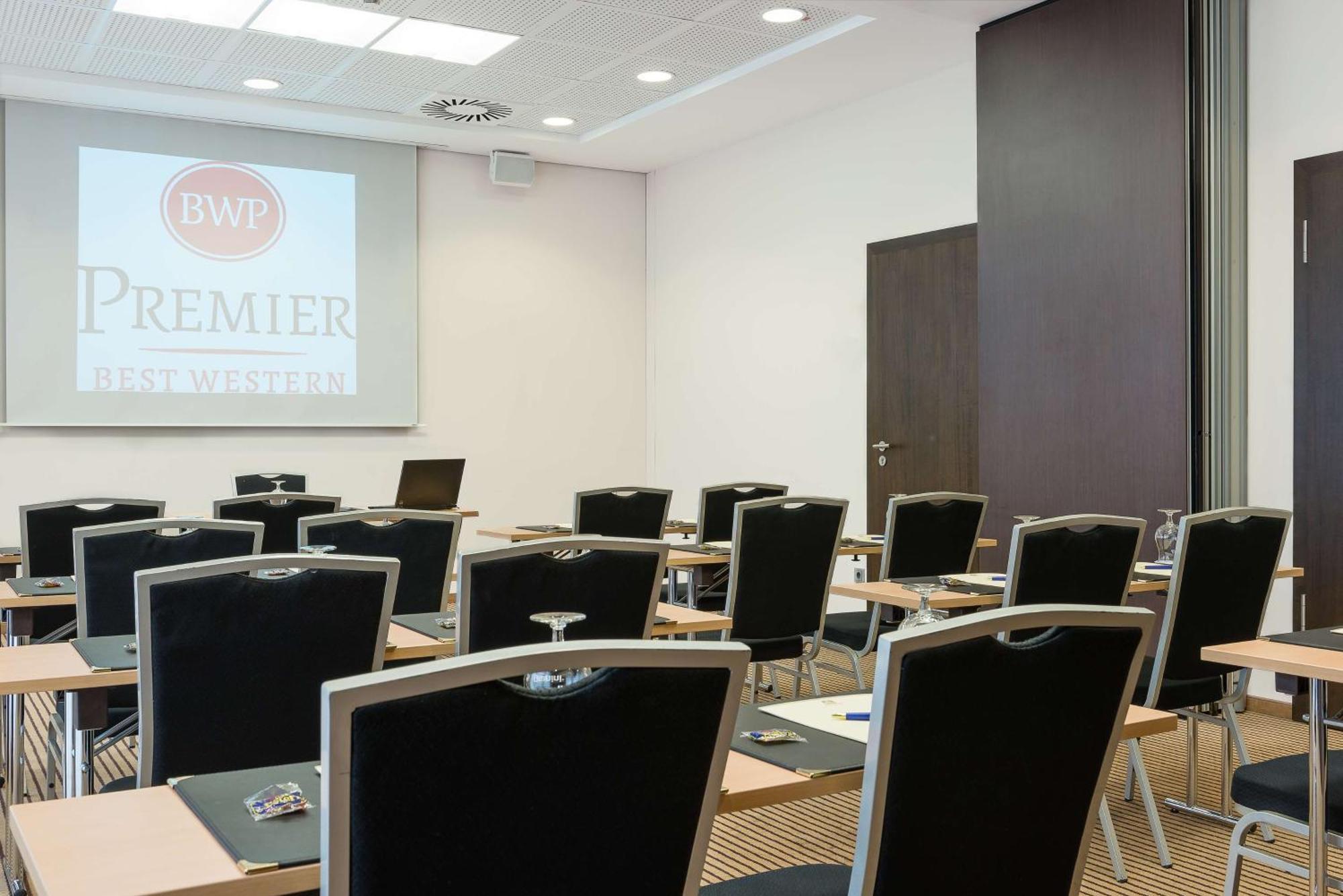Western Premier Novina Hotel